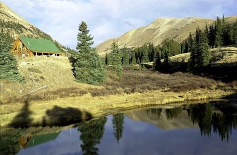 Welcome to Mountain Creek Lodge! A True Rocky Mountain Escape!