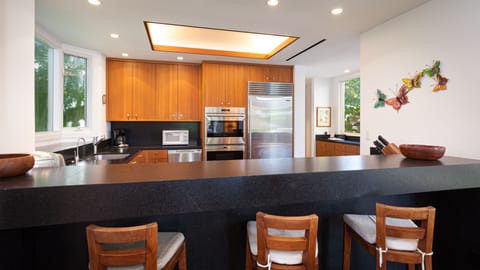 Additional island seating