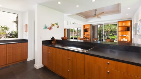 Spacious kitchen with passthrough to dining room