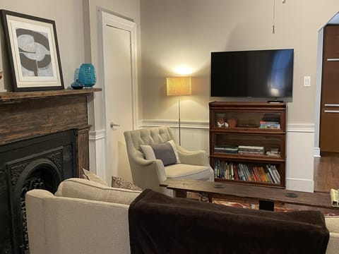 Smart TV, fireplace, books, music library