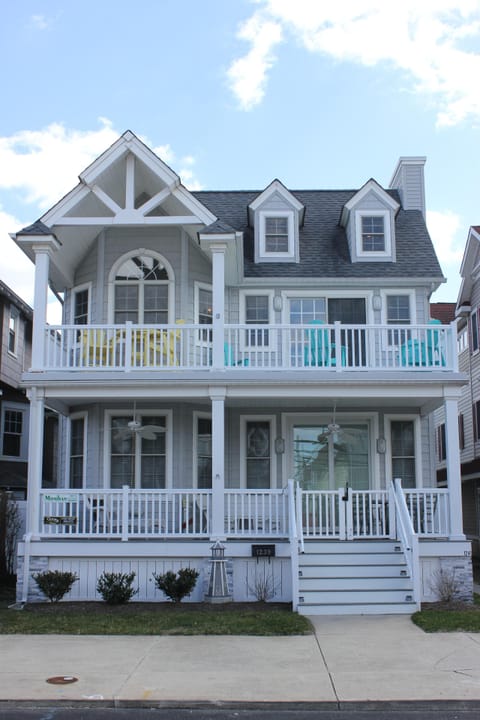 Second floor beauty !  Enjoy your summer evenings on this welcoming front porch!