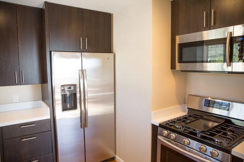 Newly Remodeled Kitchen. Gas Cooktop.