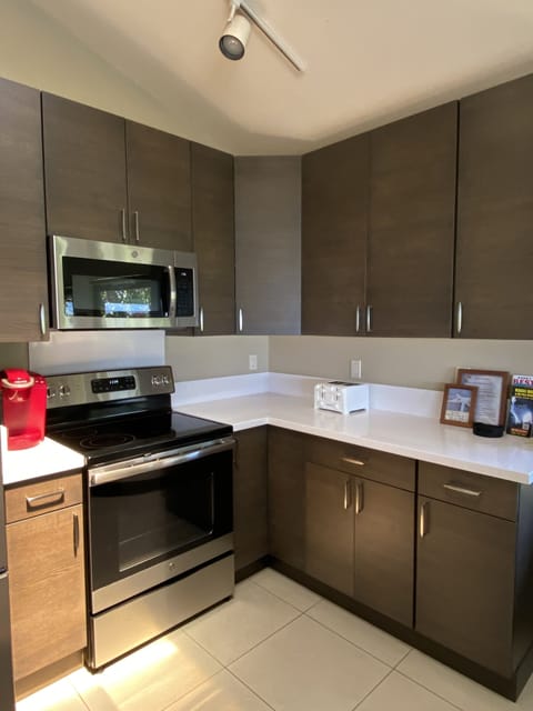 Fully equipped kitchen.