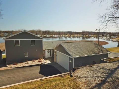 Parking for 8 vehicles.