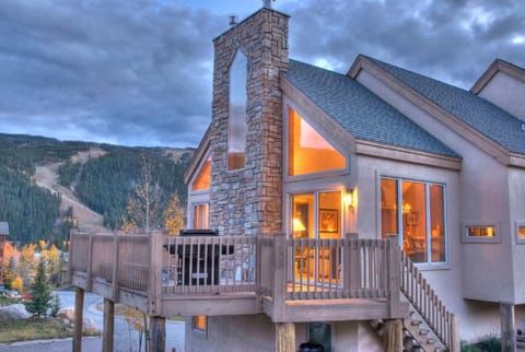 Eagle's Nest (sleeps 20-24 in the Keystone Ski Area)