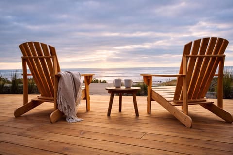 Modern Manzanita rental with deck seating and ocean views—enjoy morning coffee, sunset skies, and easy access to the beach just steps away