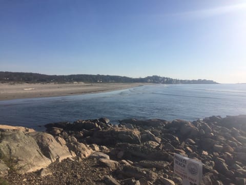 Beach nearby, sun loungers, beach towels