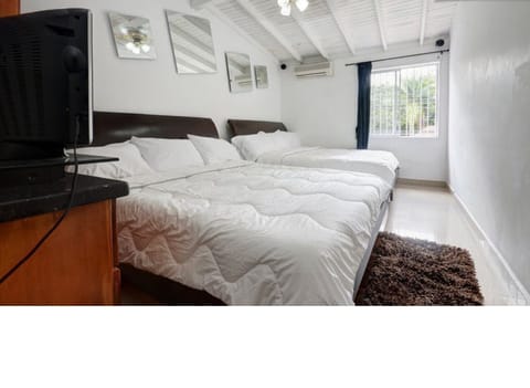 7 bedrooms, in-room safe, desk, iron/ironing board