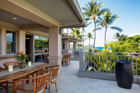 OPEN AIR LIVING! TWO DINING TABLES AND GAS BBQ! OCEAN VIEWS!