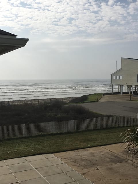 Steps to the beach..