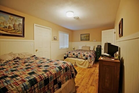 Guest Cottage bedroom. 