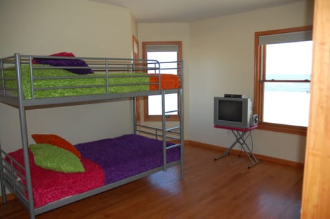 8 bedrooms, iron/ironing board, free WiFi