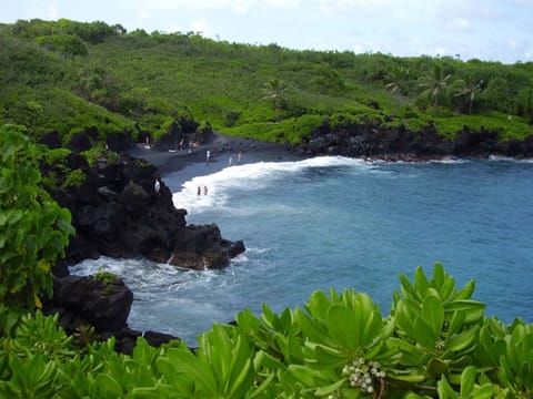 Beach nearby, sun loungers, beach towels