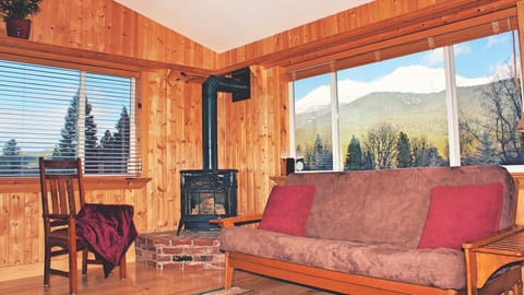 Mountain view from living room. Propane heat and a full futon for 2 persons.