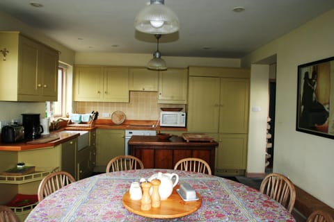 Kitchen, dining room. Seats 8.