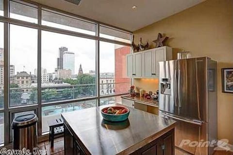 Kitchen has all the amenities....