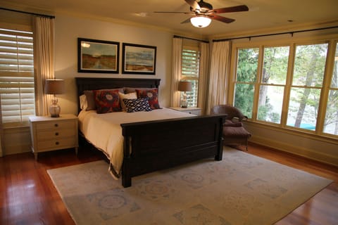 Master Bedroom - King - With Lake & Golf View