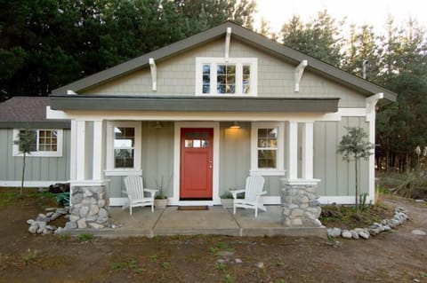 Front view of the Pine View Bungalow