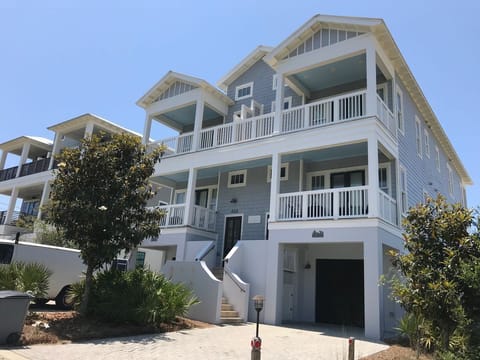 Welcome to Wally Mac! Plenty of parking on extra wide driveways.