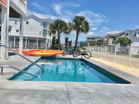 Fiberglass salt water pool with two bicycles and two sit -on-top kayaks included