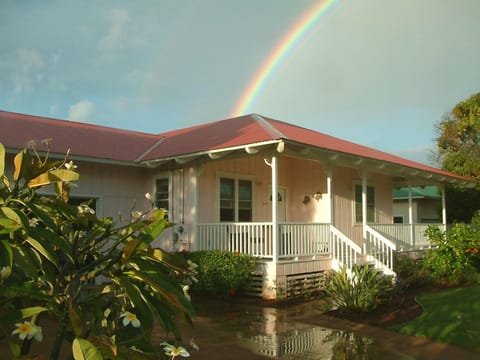 Hale Anuenue (House of Rainbows)