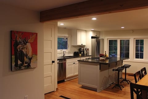 Updated kitchen, dinning table with seating for 6, all new appliances