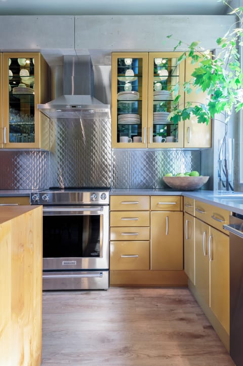 Bright, spacious Kitchen with lots of prep area