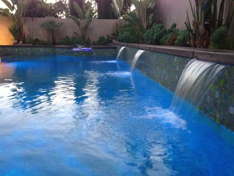 Tropical salt water Pebble tech , glass tile pool/spa offer heated. 