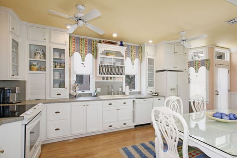Fully equipped Kitchen for gourmet meals and entertaining.