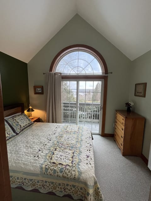 2nd bedroom with queen size bed (cove side)