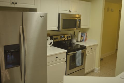 Fridge, microwave, stovetop, dishwasher