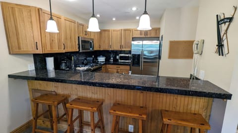 Beaver Creek West Condo J-3 kitchen with breakfast bar