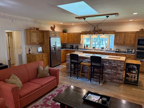 Great room to entertain your guests and Family.