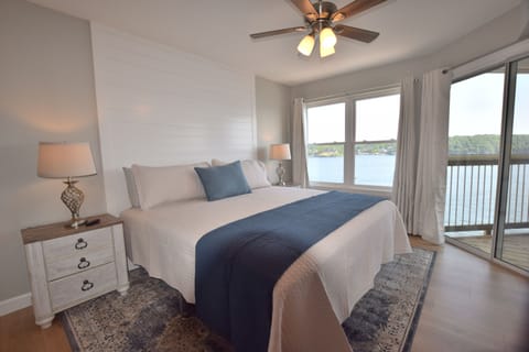Master Suite - Lay in bed and watch the boats go by on the Main Channel