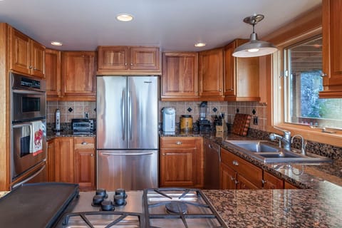 full gourmet kitchen