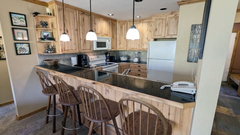 Beaver Creek West Condo C3 kitchen with breakfast bar