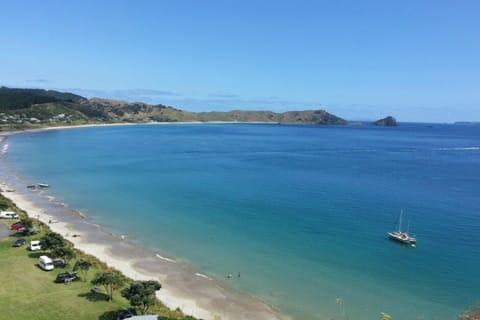 Beach nearby, sun loungers, beach towels