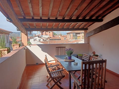 Covered terrace with amazing views of Lucca & surrounding mountains