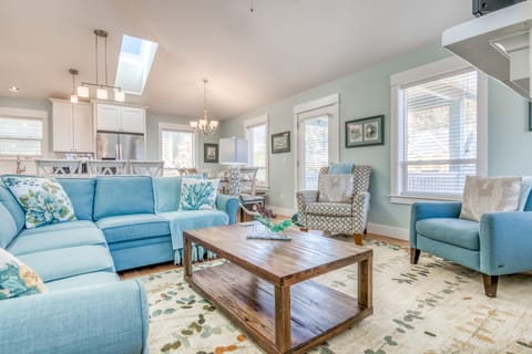 Lots of Seating For Guests to Relax