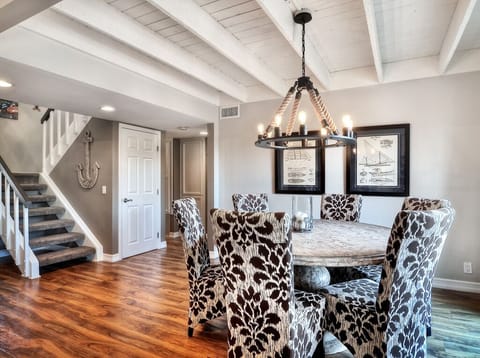 Game table with stairs to second story STR15-0403