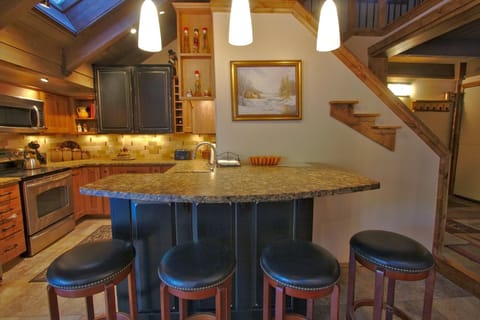 Half-moon eating bar for 4 adjacent to the great room