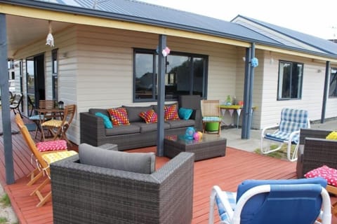  Deck and out door entertaining area 2