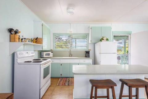 OS kitchen - Some bar top seating for cooking company.