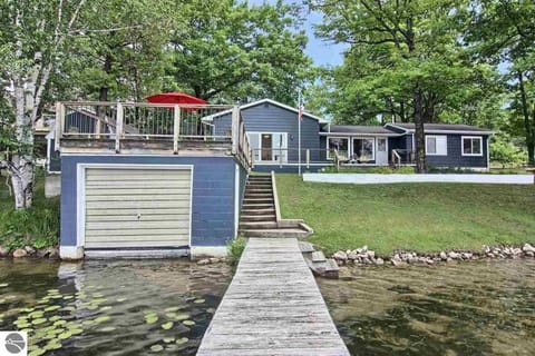 Welcome to our cottage on Clam Lake!