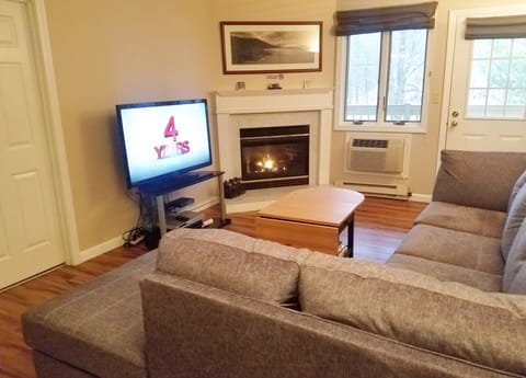Living Room with Gas Fireplace. 50" LED TV. Cable and Netflix