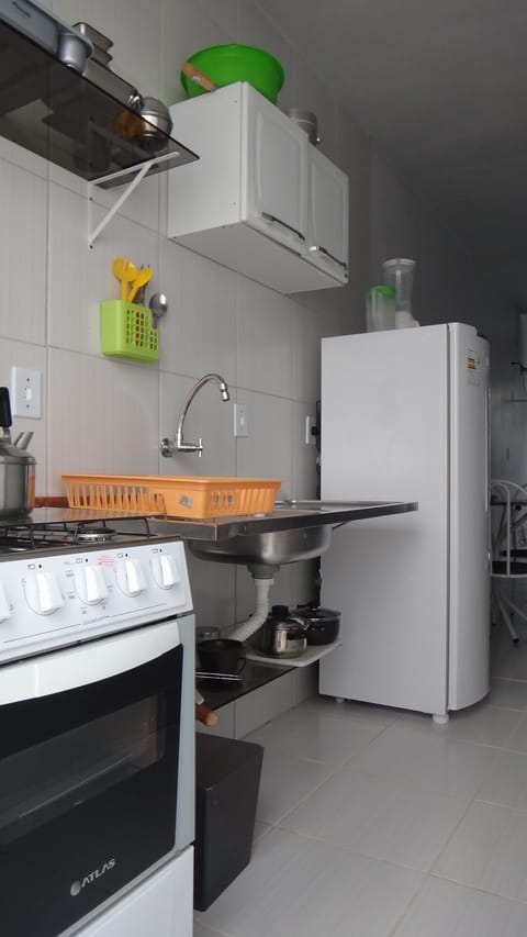 Fridge, oven, stovetop, electric kettle