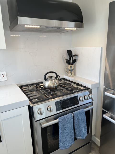 New Bosch gas range 10/2023