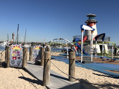 Beach nearby, sun loungers, beach towels