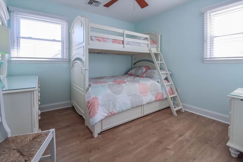 4 bedrooms, iron/ironing board, WiFi