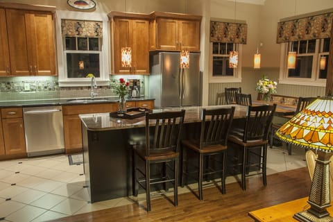 Well appointed, Stainless and Granite Kitchen is a Chef's Delight!